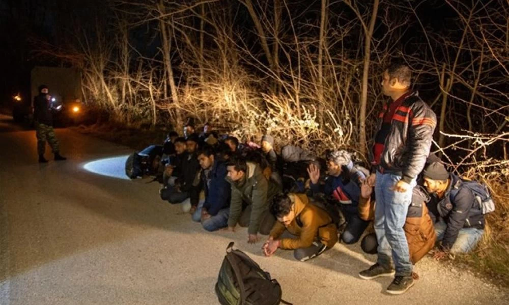 Θετικό πρόσημο το ισοζύγιο αποχωρήσεων-αφίξεων μεταναστών